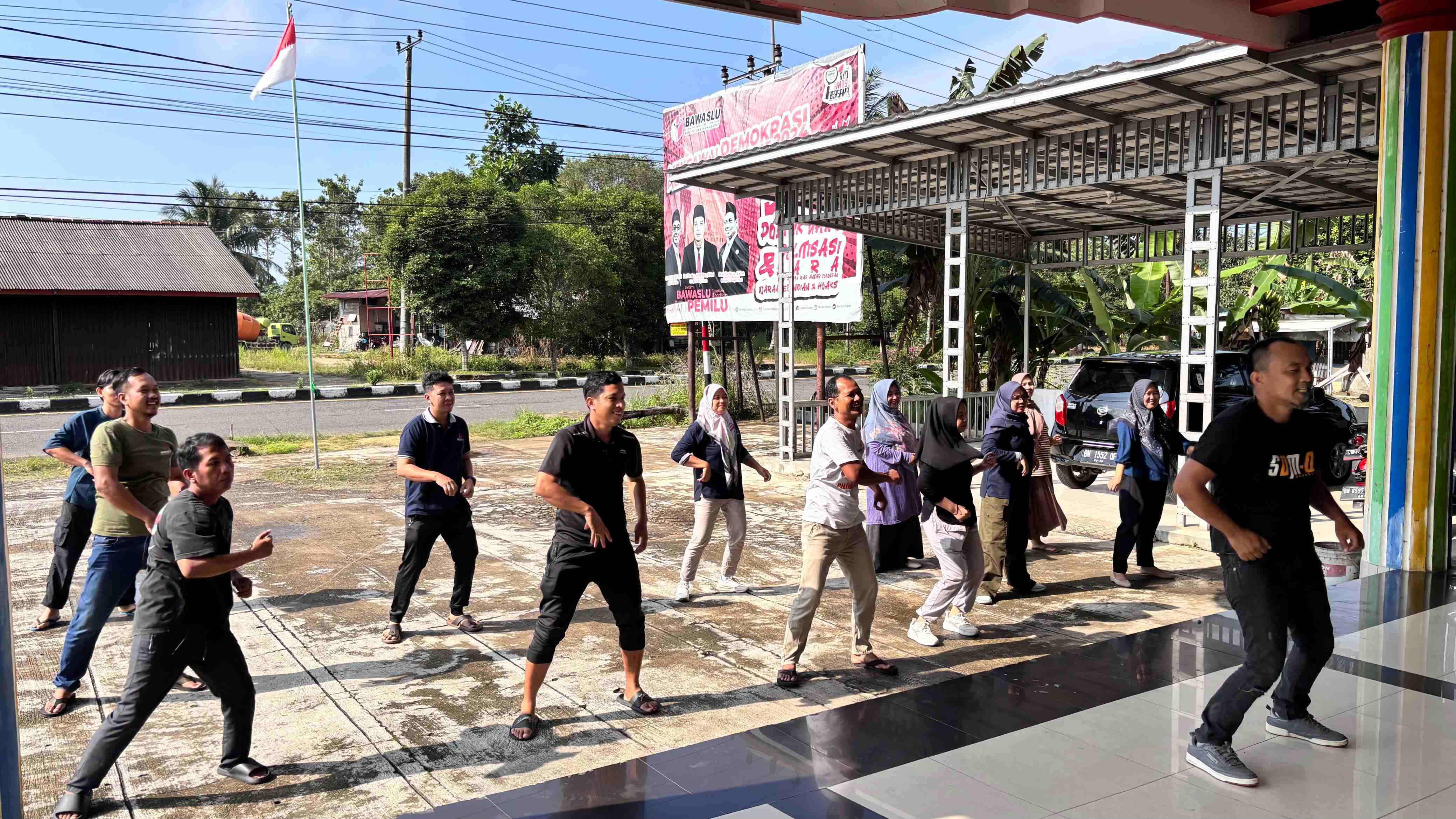 Senam Pagi Bawaslu Bangka Barat Jum'at 18 Juli 2025