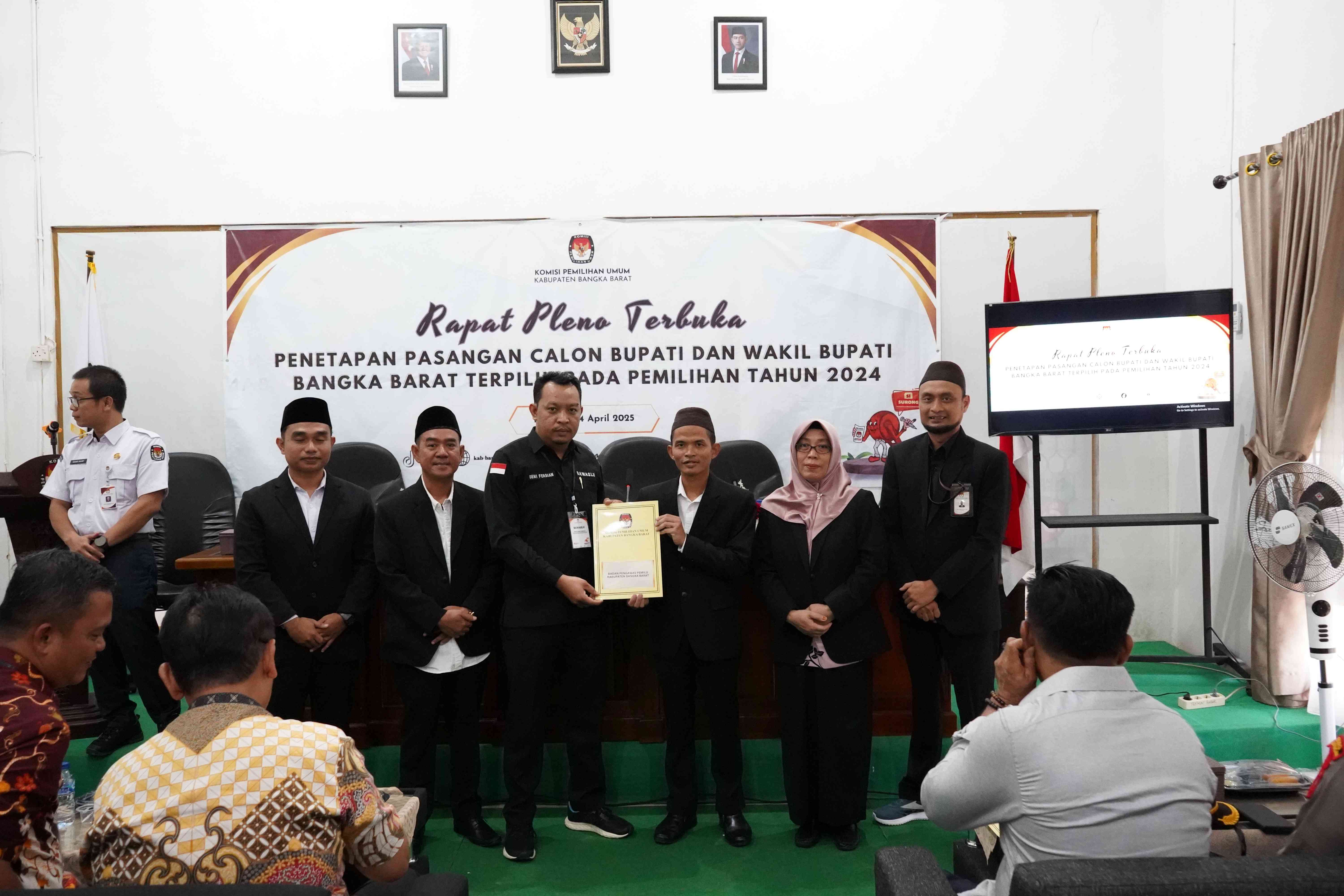 Bawaslu Bangka Barat Terima Salinan SK Penetapan Pasangan Calon Terpilih Pilkada 2024 dari KPU