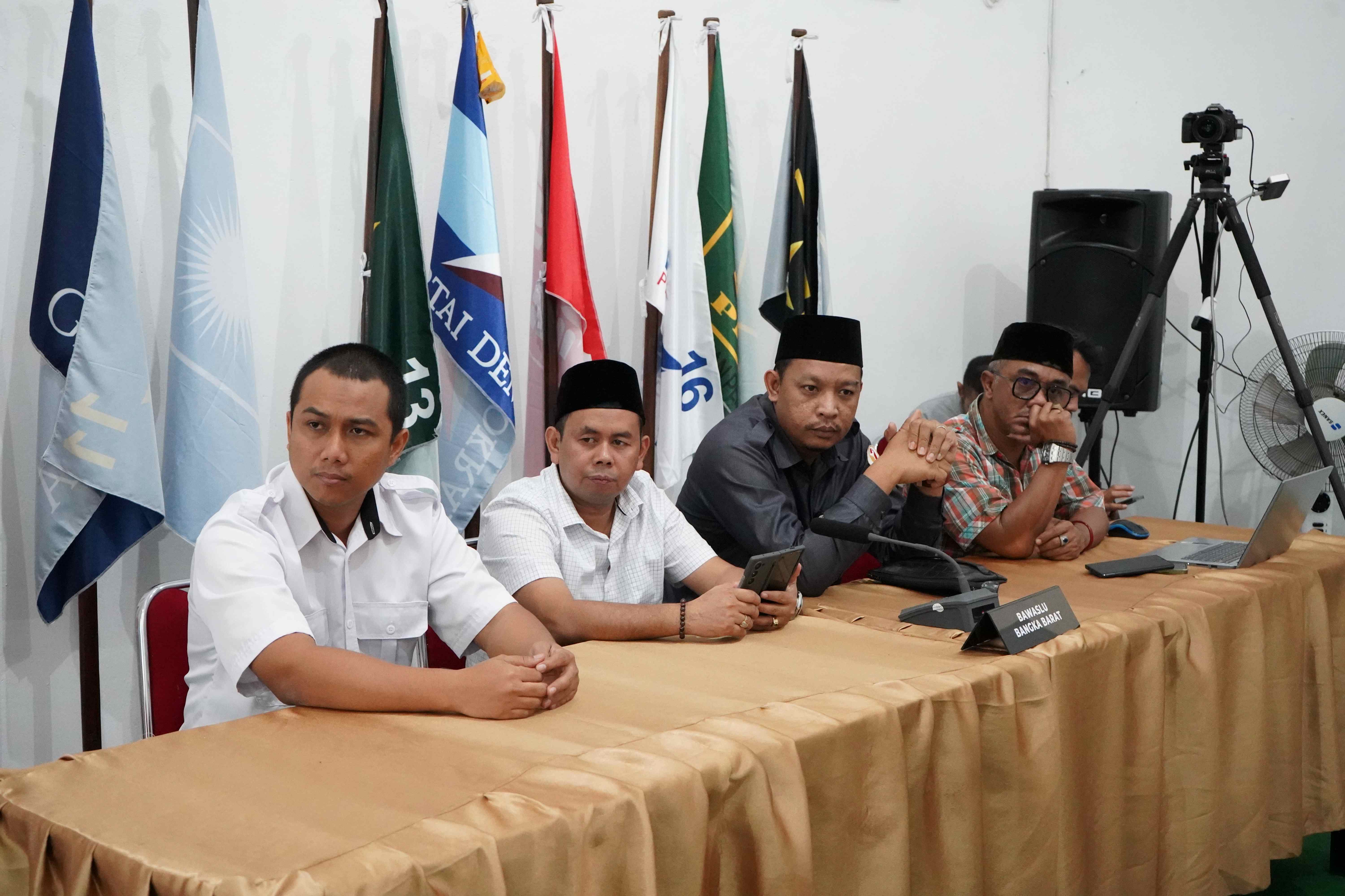Bawaslu Bangka Barat Hadiri Rapat Pleno Rekapitulasi Penghitungan Perolehan Suara PSU Desa Sinar manik 