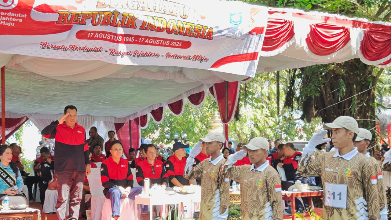 Ketua Bawaslu Bangka Barat Hadiri Lomba Gerak Jalan Peringatan HUT ke-80 RI