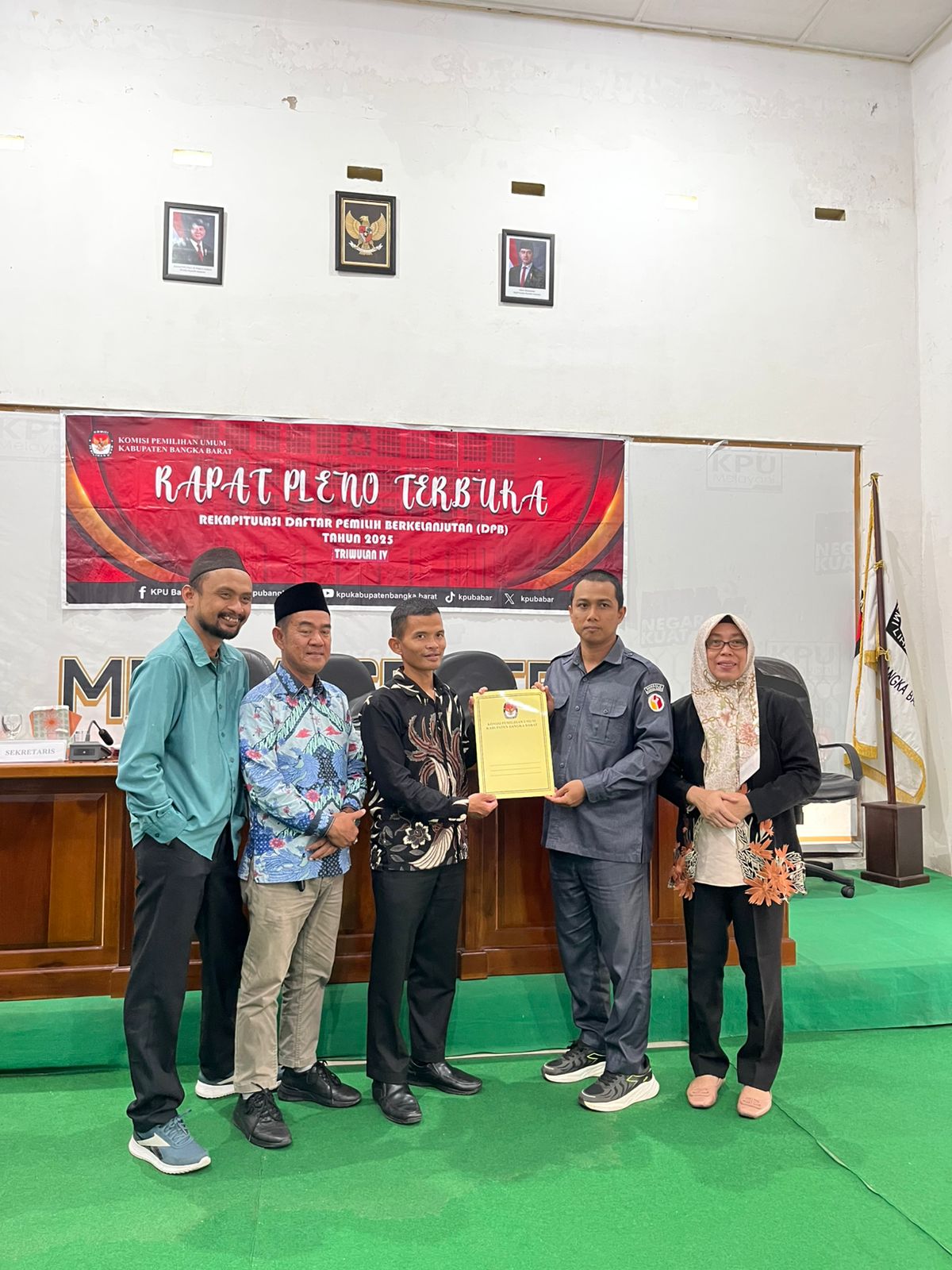 Serah Terima Terima Berita Acara dari KPU