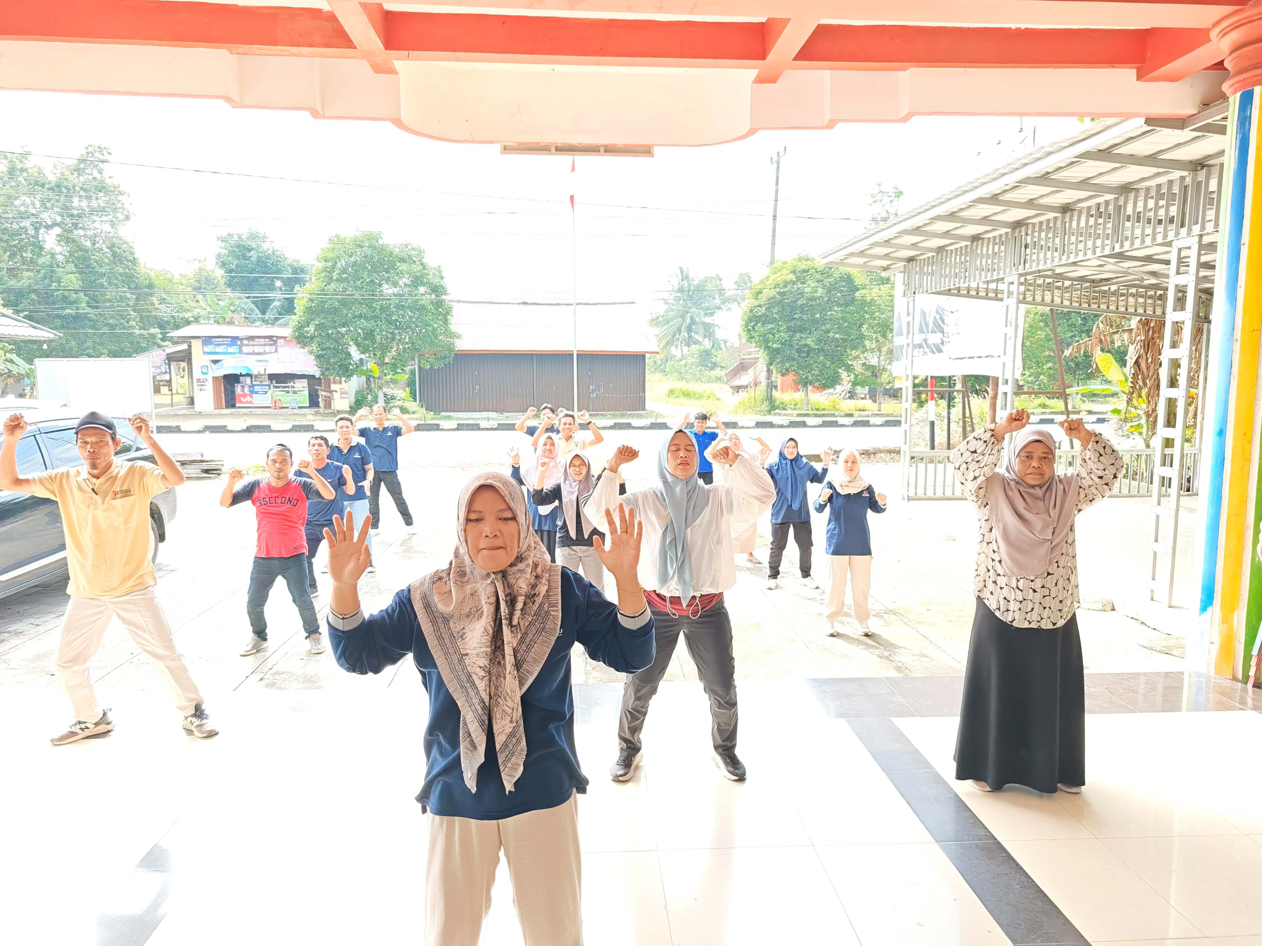 Senam Sehat untuk Tingkatkan Kebugaran dan Soliditas Lembaga