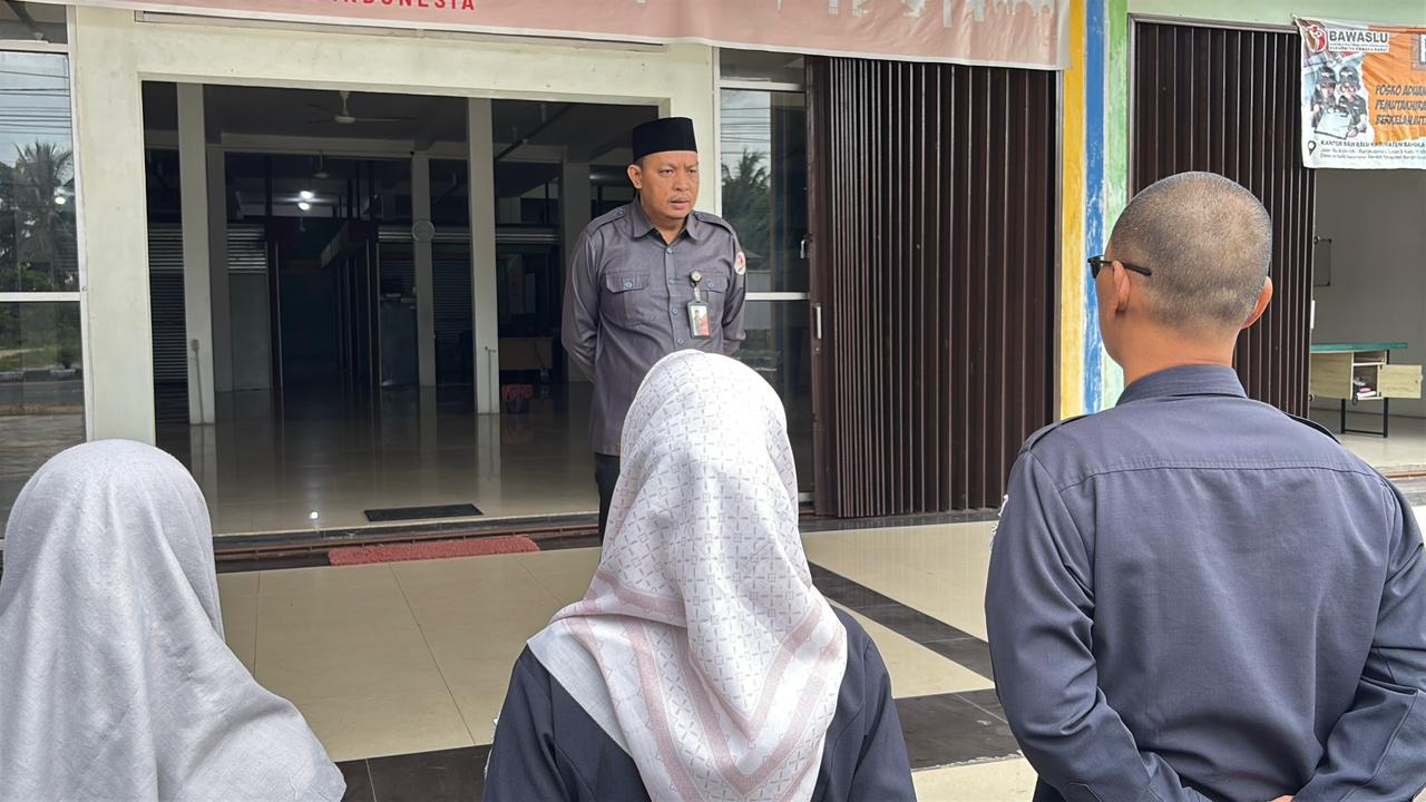 Bawaslu Bangka Barat Gelar Apel Pagi, Ketua Tekankan Kedisiplinan Jajaran
