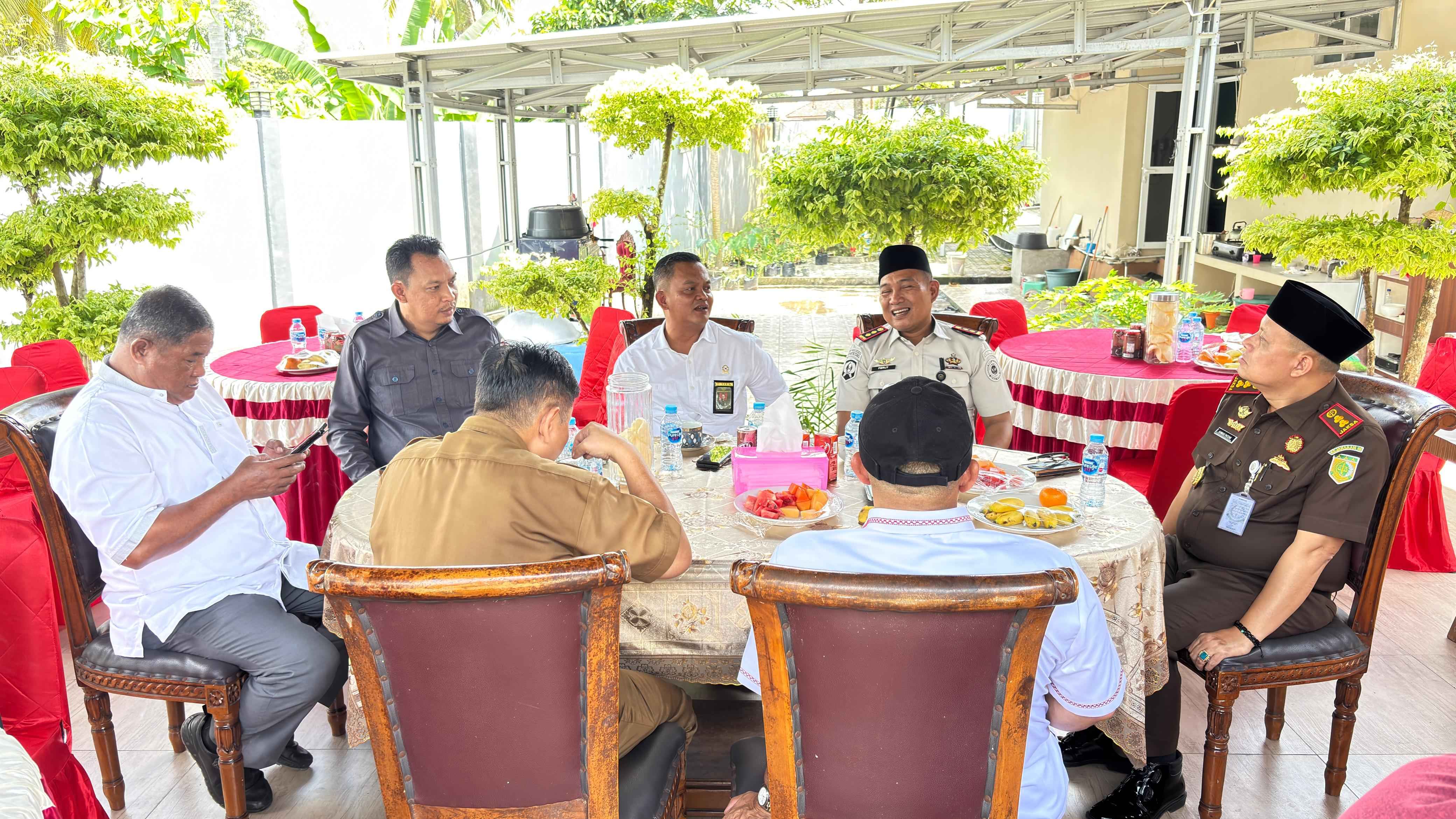 Ketua Bawaslu Bangka Barat Hadiri Halal Bihalal Ketua DPRD