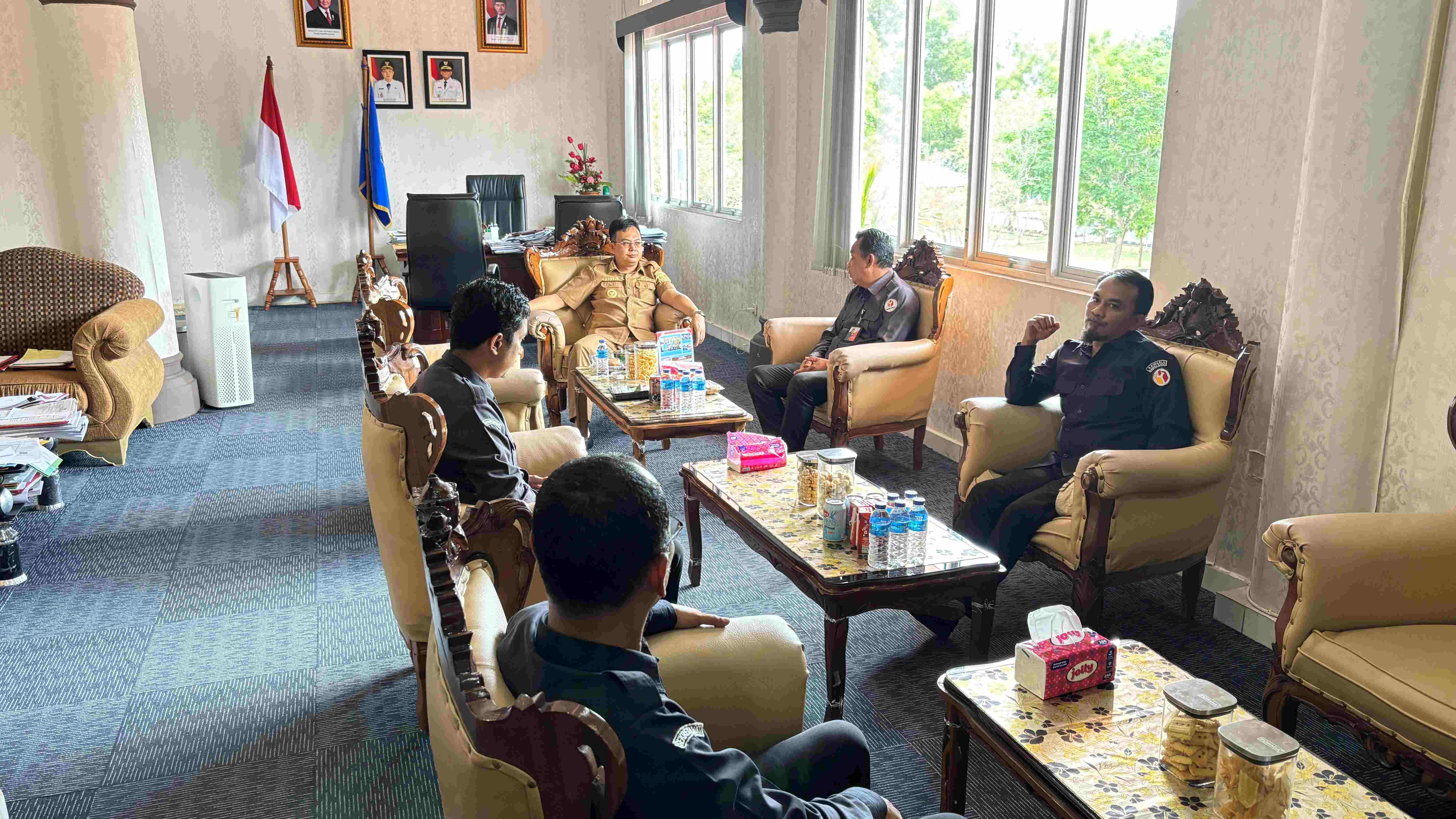Ketua Bawaslu Bangka Barat Silaturahmi ke Kantor Bupati Bangka Barat, Perkuat Sinergi Kelembagaan dalam Konsolidasi Demokrasi