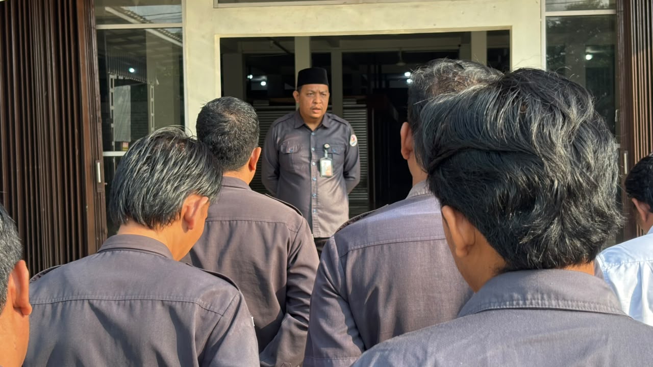 Ketua Bawaslu Pimpin Apel Pagi Bawaslu Kabupaten Bangka Barat