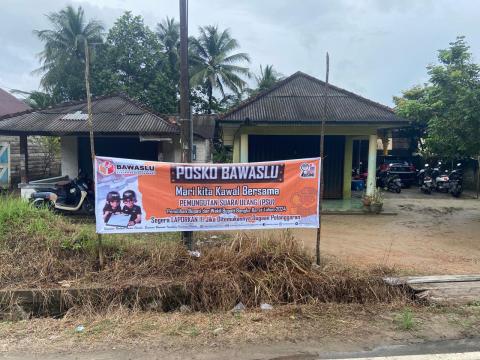 Posko Bawaslu Bangka Barat di Desa Sinar Manik
