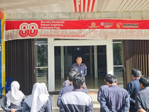 Melalui Apel Pagi, Ketua Bawaslu Kabupaten Bangka Barat Apresiasi Kedisiplinan Pegawai serta Dorong Penguatan Kesiapan Pelaksanaan Agenda dan Tugas Kelembagaan