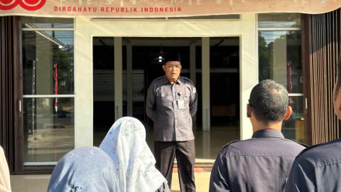 Ketua Bawaslu Bangka Barat Pimpin Apel Pagi