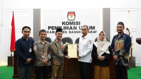 Serah Terima Terima Berita Acara dari KPU