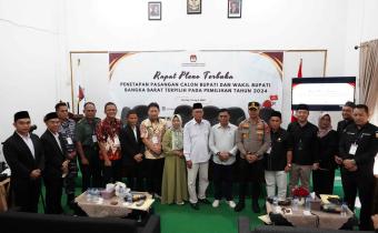 Rapat Pleno Penetapan Bupati dan Wakil Bupati