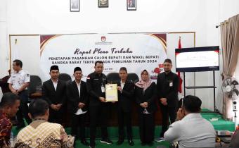 Bawaslu Bangka Barat Terima Salinan SK Penetapan Pasangan Calon Terpilih Pilkada 2024 dari KPU