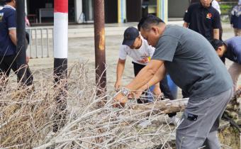 Ketua Bawaslu Bangka Barat ikut kegiatan Jum'at Bersih 