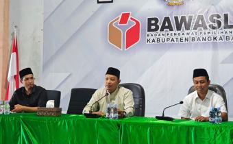 Ketua Bawaslu Kabupaten Bnagka Barat membuka kegiatan Ngabuburit Pengawasan Jilid 3 