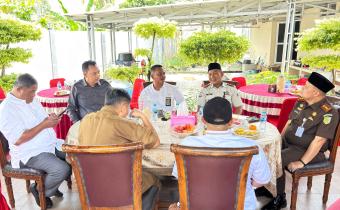 Ketua Bawaslu Bangka Barat Hadiri Halal Bihalal Ketua DPRD