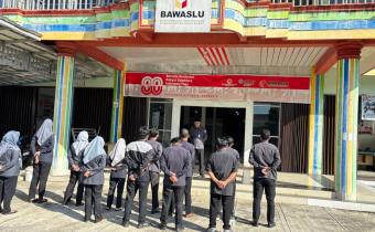 Ketua Bawaslu Bangka Barat Pimpin Apel Pagi, Tekankan Pengawasan Profesional dan Akuntabel