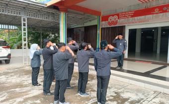 Ketua Bawaslu Bangka Barat Tekankan Kedisiplinan Pegawai dan Peningkatan Pengawasan PDPB dalam Apel Pagi